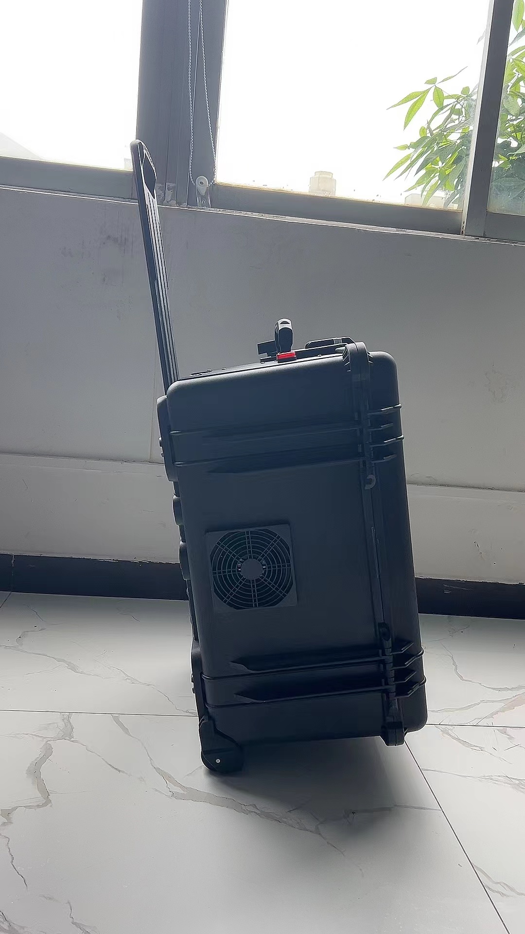 元宝手拉箱型移动通信干扰器